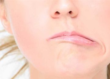 زيادة دموع العين أو جفافها.. علامات مبكرة لالتهاب العصب السابع قد تنقذ حياتك زيادة دموع العين أو جفافها.. علامات مبكرة لالتهاب العصب السابع قد تنقذ حياتك