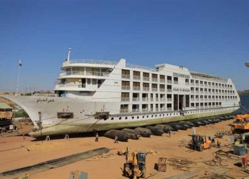 باستخدام الوسائد الهوائية.. المقاولون العرب تنجح في رفع أكبر الفنادق العائمة ببحيرة ناصر