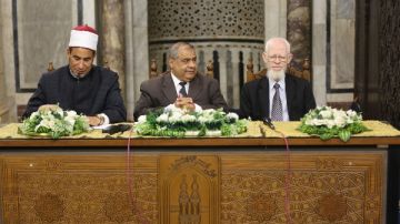 ملتقى السيرة النبوية بالجامع الأزهر: شباب اليوم أحوج ما يكون إلى أخلاق النبوة في زمن التواصل الرقمي ملتقى السيرة النبوية بالجامع الأزهر: شباب اليوم أحوج ما يكون إلى أخلاق النبوة في زمن التواصل الرقمي