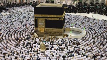 حكم الجمع بين طواف الإفاضة والوداع.. دار الإفتاء تجيب