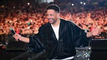 حماقي يتألق على شاطئ المنصورة الجديدة ويستعد لـ موازين