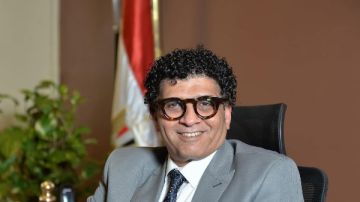 رئيس دار الأوبرا المصرية يشكر من قدم له واجب العزاء في وفاة والده