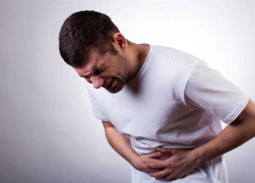 كيف تحمي معدتك في فصل الصيف؟.. 10 نصائح فعالة لتخفيف آلام الجهاز الهضمي