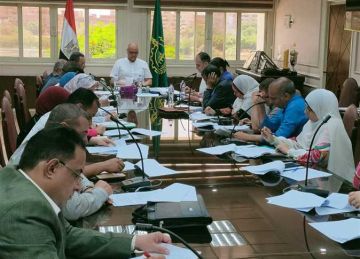 محافظ القليوبية يبحث تعزيز فرص التنمية الاقتصادية ودعم المستثمرين