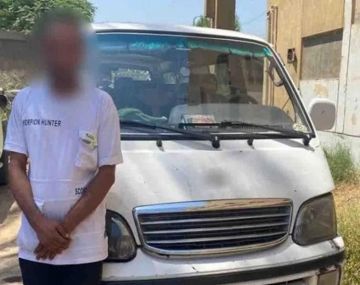 القبض على سائق ميكروباص فتح باب سيارته وقام بأداء استعراضات في طريق سريع بالقاهرة.. فيديو