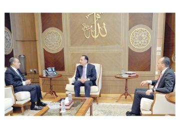 رئيس الوزراء يؤكد أهمية جذب الاستثمارات الأمريكية للسوق المصرية رئيس الوزراء يؤكد أهمية جذب الاستثمارات الأمريكية للسوق المصرية