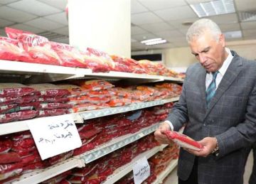 محافظ أسوان يطمئن على جودة السلع الغذائية وتوافرها: لا تهاون مع التلاعب بالأسعار محافظ أسوان يطمئن على جودة السلع الغذائية وتوافرها: لا تهاون مع التلاعب بالأسعار