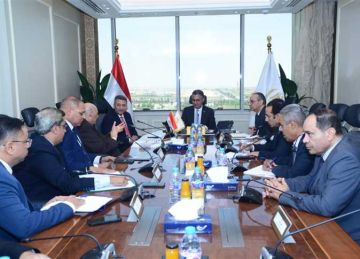 وزير التموين يتابع عمل منظومة الخبز المدعم مع رئيس شعبة المخابز