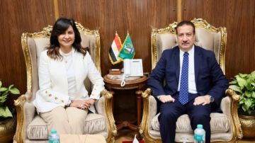 محافظ المنوفية يستقبل السفيرة نبيلة مكرم على هامش قافلة مبادرة إيد واحدة 