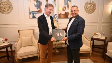 محافظ جنوب سيناء يكرم ممثل برنامج الأمم المتحدة الإنمائي بعد انتهاء فترة عمله محافظ جنوب سيناء يكرم ممثل برنامج الأمم المتحدة الإنمائي بعد انتهاء فترة عمله