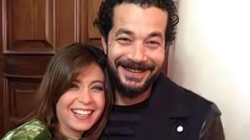 السند والقدوة..منال سلامة تعلق على صورتها مع شقيقها شريف