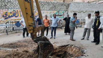 هبوط أرضي بشارع سعد زغلول بالمحلة ومحافظ الغربية يكلف رئيس حي أول بصيانته.. صور هبوط أرضي بشارع سعد زغلول بالمحلة ومحافظ الغربية يكلف رئيس حي أول بصيانته.. صور