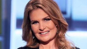 يسرا تكشف حقيقة الصورة المنتشرة مع الزعيم عادل إمام.. خاص