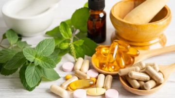 احذر قبل تناول هذه المكملات الغذائية.. الطبيعي أحيانا خطر صامت