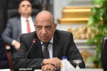 وزير الكهرباء يغادر إلى الصين للمشاركة في مؤتمر شنغهاي للطاقات المتجددة وحلول الطاقة النظيفة