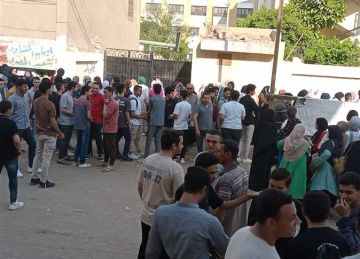 إصابة طالبة بإعياء خلال امتحان الإنجليزي بالثانوية العامة في المنيا إصابة طالبة بإعياء خلال امتحان الإنجليزي بالثانوية العامة في المنيا