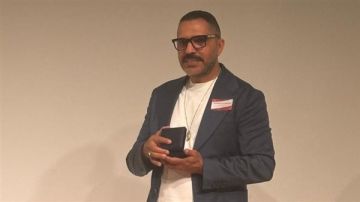 الشاعر محمد رفاعي يحصل على العضوية الدائمة من جمعية المؤلفين والملحنين الفرنسية