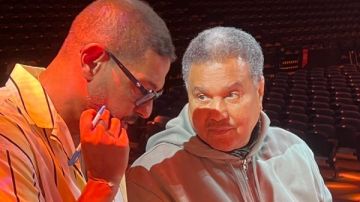 المايسترو المثقف.. محمد عبده يشيد بـ هاني فرحات قبل حفل دبي