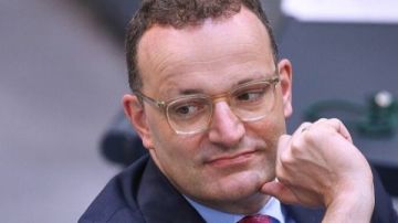 عضو بارز بالبرلمان الألماني يدعو لنشر القنبلة الذرية الأمريكية في برلين