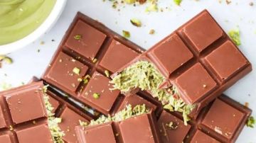 تسبب ردود فعل قاتلة .. تحذير من شوكولاتة دبي الشهيرة بعد رصد مكونات خطيرة بها