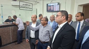 في زيارة مفاجئة.. وزير الإسكان يتفقد المركز التكنولوجي لخدمة المواطنين بمدينة بدر