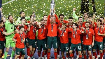 لحظة تتويج البرتغال.. رونالدو يرفع كأس بطولة دوري الأمم الأوروبية