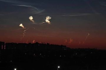 أجسام ضوئية في سماء مصر... غموض وتطمين أجسام ضوئية في سماء مصر... غموض وتطمين