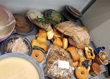 بقوليات ولحوم.. إعدام مواد غذائية فاسدة في حملة تموينية بشمال سيناء بقوليات ولحوم.. إعدام مواد غذائية فاسدة في حملة تموينية بشمال سيناء