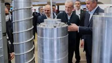 لأول مرة.. إيران تكشف عن عدة مقترحات بشأن مخزونها من اليورانيوم عالي التخصيب لأول مرة.. إيران تكشف عن عدة مقترحات بشأن مخزونها من اليورانيوم عالي التخصيب