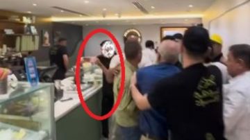 ممكن يابهوات حد يعبرني.. مفاجأة جديدة في حادث عامل مطعم مدينة نصر