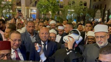 وزير الأوقاف يتابع مناسك الحج والعمرة بنظارة VR خلال احتفال العام الهجري بمسجد الحسين ..صور