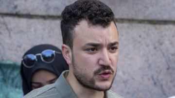 أول تعليق من الناشط الفلسطيني محمود خليل بعد الإفراج عنه في أمريكا أول تعليق من الناشط الفلسطيني محمود خليل بعد الإفراج عنه في أمريكا