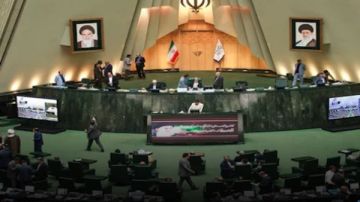 البرلمان الإيراني يوافق على إغلاق مضيق هرمز والقرار الأخير بيد الجهات الأمنية