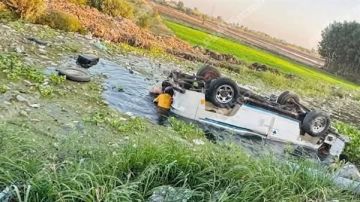 عاجل مصرع 9 ونجاة سيدة.. التفاصيل الكاملة لحادث انقلاب ميكروباص في ترعة بالدقهلية (صور)