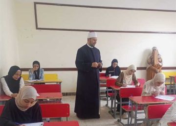 موفد قطاع المعاهد الأزهرية يتفقد لجان امتحانات الثانوية بالإسكندرية