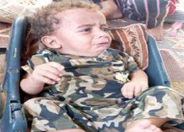 أم أول مريض بشلل الأطفال في غزة: الحرب خطفت من ابني حقه في الطفولة