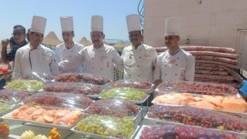 فنادق الغردقة تحتفل بعيد الأضحى بمهرجان العنب على الشواطئ