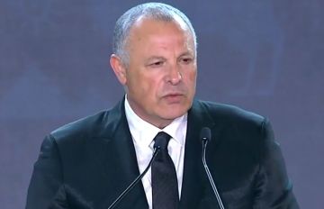 هاني أبو ريدة يحاول حل أزمة السوبر المصري مع مجلس أبو ظبي