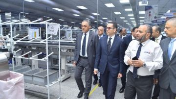 وزير الاستثمار والتجارة الخارجية يقوم بجولة تفقدية بعدد من الشركات بالمنطقة الحرة بمدينة نصر