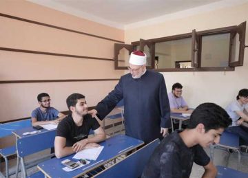 وكيل الأزهر يطمئن طلاب الثانوية بشأن امتحان الفيزياء: تتم دراسة ملاحظاتكم (صور) وكيل الأزهر يطمئن طلاب الثانوية بشأن امتحان الفيزياء: تتم دراسة ملاحظاتكم (صور)