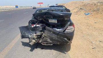 إصابة أسرة من 5 أشخاص في حادث انقلاب سيارة بطريق قنا - سفاجا