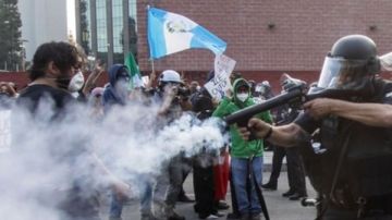 حاكم تكساس يطيع ترامب.. أوامر بنشر الحرس الوطني بالولاية