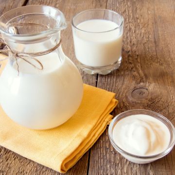 مفيد وسهل جدا.. عصير اللبن الرائب المنعش