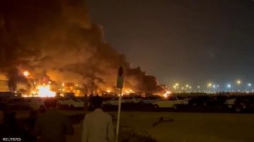 اندلاع نيران هائلة في السوق القديم لمدينة بندر عباس جنوب إيران