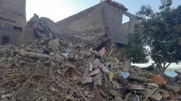 انهيار منزل من 3 طوابق بقنا.. استخراج طالبة من تحت الأنقاض ولجنة لدراسة أوضاع المنازل بالمنطقة