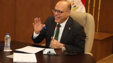 بعد مفاوضات ناجحة.. وزارة العمل تعيد حقوق 49 عاملا بإحدى الدول العربية