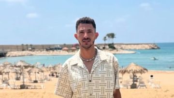 على الشاطئ.. أحمد فتوح في أحدث ظهور خلال إجازته الصيفية