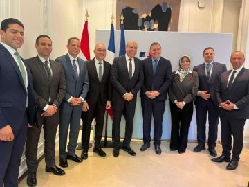 وزير الطيران المدني ووزير النقل الفرنسي يوقعان اتفاقية ترتيبات فنية لتعزيز التعاون في مجالات الطيران المدني المختلفه