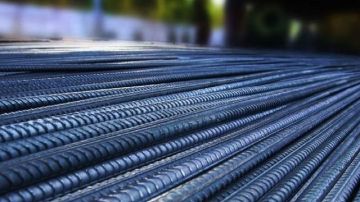 أسعار الحديد في الأسواق المحلية والعالمية اليوم الأربعاء