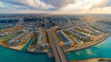 مدينة الأحلام تنبض على الساحل الشمالي الغربي مصر تطلق مشروعا عمرانيا عملاقا.. وخبير يعلق مدينة الأحلام تنبض على الساحل الشمالي الغربي مصر تطلق مشروعا عمرانيا عملاقا.. وخبير يعلق